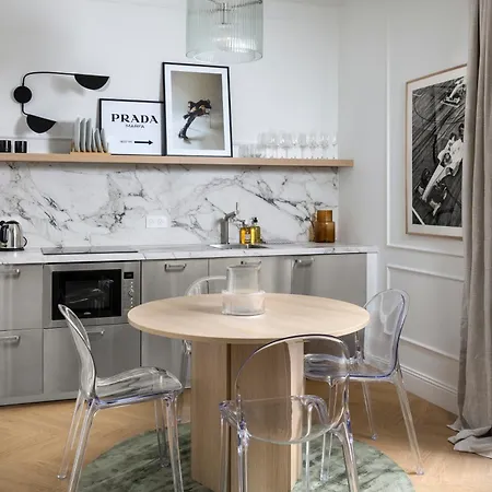 New Center Easy Access Balcony Appartement