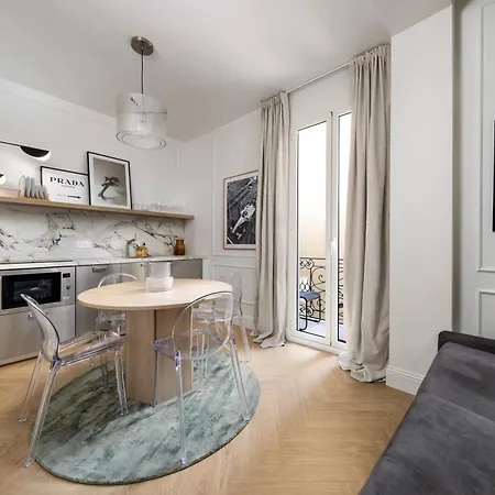 New Center Easy Access Balcony Apartment
